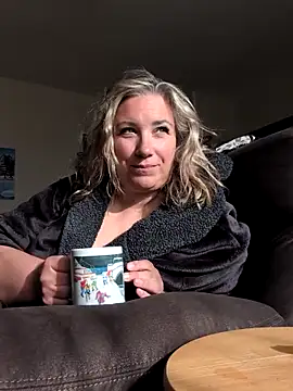 Snapshot of Canadian_BBW chatting on 06/04/26, 02:23 Canadian BBW online show from 06/04/26, 02:23