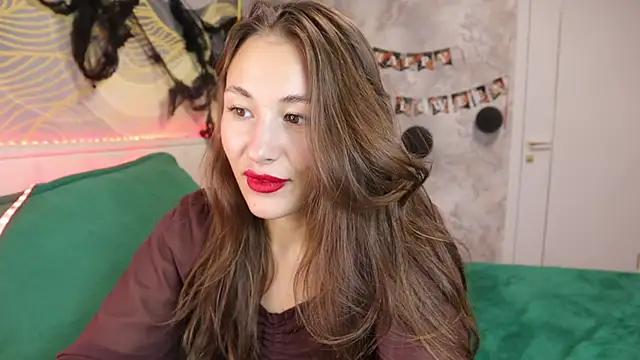 Snapshot of sunny_girl4 chatting on 10/25/25, 04:35 sunny girl4 online show from 10/25/25, 04:35