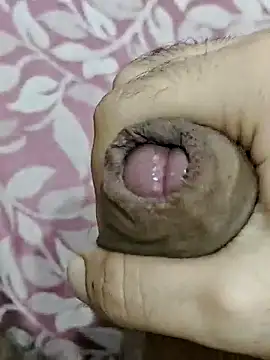 Snapshot of rockkyy9 chatting on 10/22/25, 07:46 rockkyy9 online show from 10/22/25, 07:46