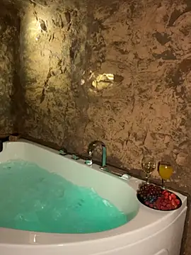 joanaelaa online show from 12/16/24, 05:22