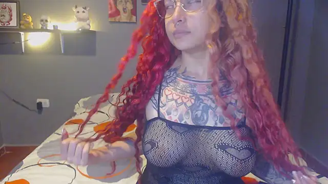 Snapshot of Tattoodreams_lucy chatting on 07/01/26, 05:12 Tattoodreams lucy online show from 07/01/26, 05:12