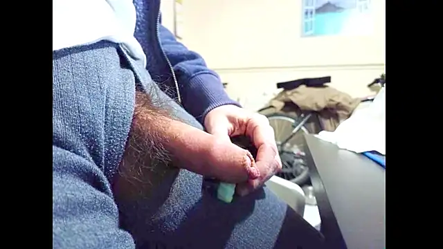 hairyuncut00 online show from 04/22/26, 04:30