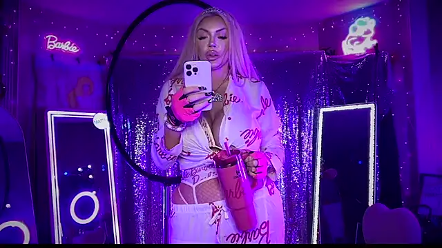 Snapshot of bimbotwerkqueen chatting on 12/21/24, 05:03 bimbotwerkqueen online show from 12/21/24, 05:03