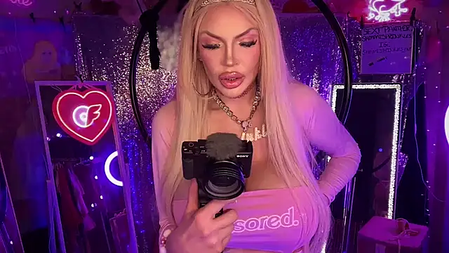 Snapshot of bimbotwerkqueen chatting on 03/16/25, 06:20 bimbotwerkqueen online show from 03/16/25, 06:20