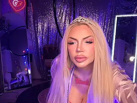 Snapshot of bimbotwerkqueen chatting on 09/14/25, 12:43 bimbotwerkqueen online show from 09/14/25, 12:43