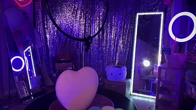 Snapshot of bimbotwerkqueen chatting on 09/20/25, 02:23 bimbotwerkqueen online show from 09/20/25, 02:23