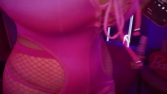 Snapshot of bimbotwerkqueen chatting on 09/27/25, 12:04 bimbotwerkqueen online show from 09/27/25, 12:04