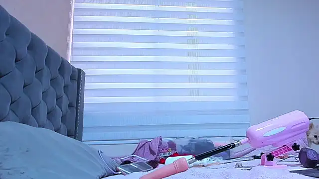 Imannejulienne online show from 03/06/26, 10:28