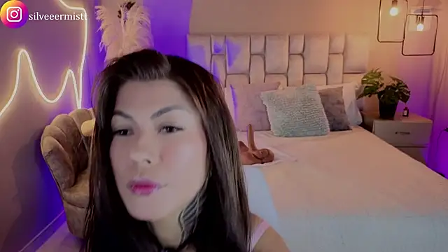 Snapshot of pamela_reyes_ chatting on 04/30/26, 02:56 pamela reyes online show from 04/30/26, 02:56