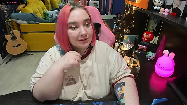 Softie Sofy online show from 02/12/25, 09:10