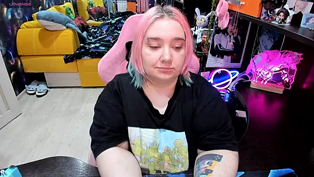 Softie Sofy online show from 04/24/26, 12:35