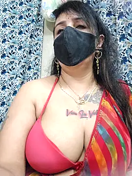Snapshot of cute-tanvi chatting on 10/15/25, 12:00 cute-tanvi online show from 10/15/25, 12:00