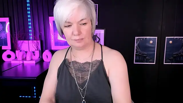 Snapshot of CarmenSoft chatting on 05/19/26, 01:56 CarmenSoft online show from 05/19/26, 01:56