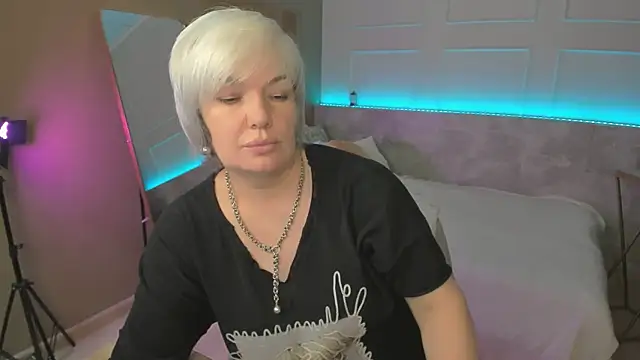 Snapshot of CarmenSoft chatting on 06/02/26, 08:55 CarmenSoft online show from 06/02/26, 08:55
