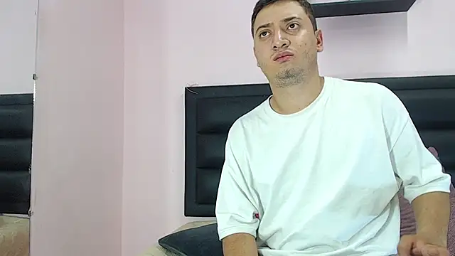 Snapshot of ares_sexxx chatting on 02/03/25, 02:03 ares sexxx online show from 02/03/25, 02:03