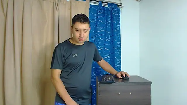Snapshot of ares_sexxx chatting on 03/12/25, 12:04 ares sexxx online show from 03/12/25, 12:04