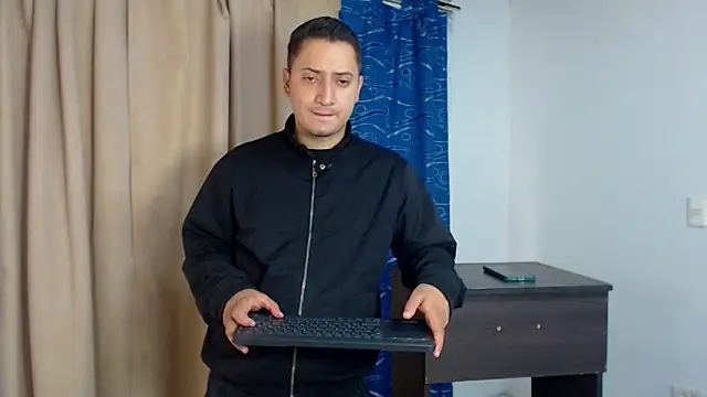 Snapshot of ares_sexxx chatting on 03/21/25, 12:50 ares sexxx online show from 03/21/25, 12:50
