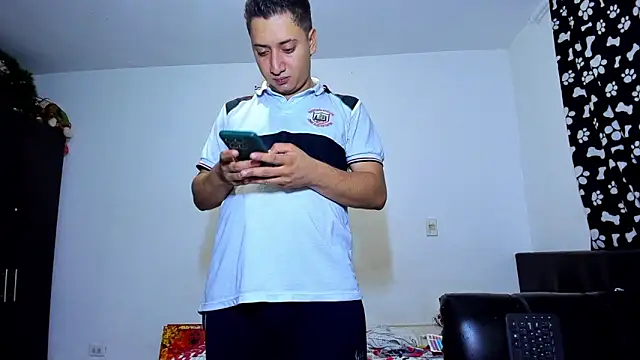 Snapshot of ares_sexxx chatting on 09/09/25, 01:49 ares sexxx online show from 09/09/25, 01:49