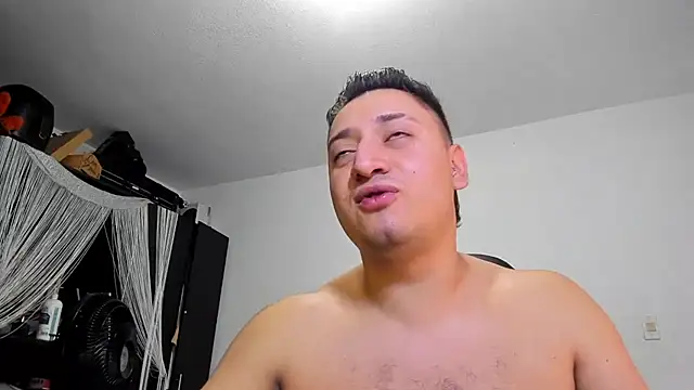 Snapshot of ares_sexxx chatting on 07/11/26, 08:33 ares sexxx online show from 07/11/26, 08:33