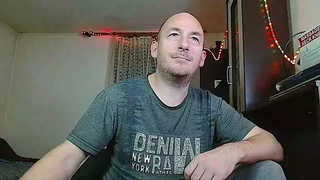 Snapshot of Johan___Barker chatting on 12/13/24, 11:02 Johan   Barker online show from 12/13/24, 11:02