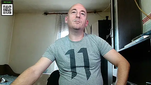 Snapshot of Johan___Barker chatting on 12/29/24, 01:17 Johan   Barker online show from 12/29/24, 01:17