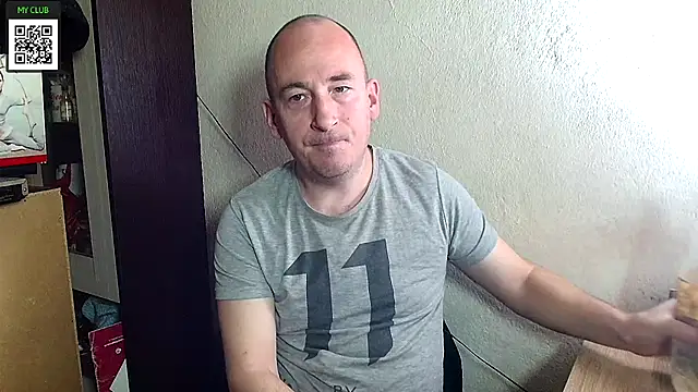 Snapshot of Johan___Barker chatting on 02/07/25, 04:24 Johan   Barker online show from 02/07/25, 04:24