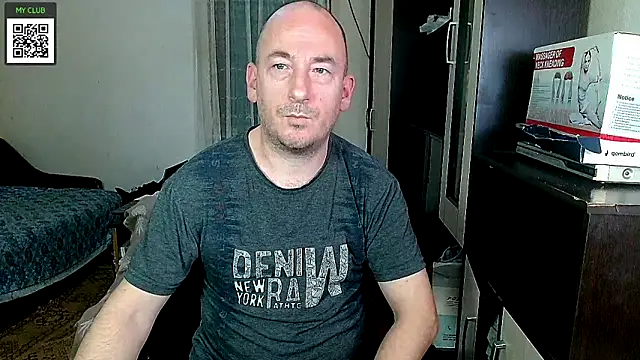 Snapshot of Johan___Barker chatting on 02/17/25, 07:04 Johan   Barker online show from 02/17/25, 07:04