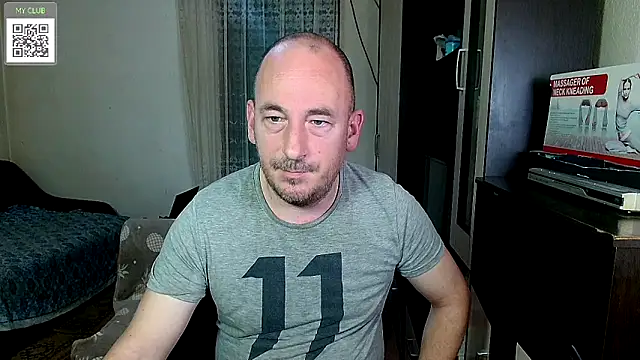 Snapshot of Johan___Barker chatting on 03/12/25, 06:40 Johan   Barker online show from 03/12/25, 06:40