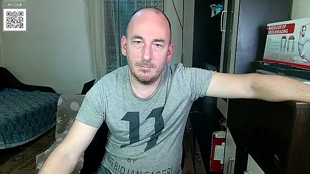 Snapshot of Johan___Barker chatting on 03/12/25, 09:44 Johan   Barker online show from 03/12/25, 09:44