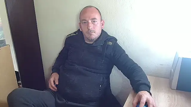 Snapshot of Johan___Barker chatting on 10/28/25, 12:30 Johan   Barker online show from 10/28/25, 12:30