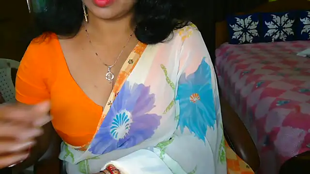 Snapshot of Anushka_21 chatting on 12/24/24, 07:44 Anushka 21 online show from 12/24/24, 07:44