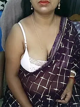 Snapshot of Anushka_21 chatting on 10/23/25, 12:43 Anushka 21 online show from 10/23/25, 12:43