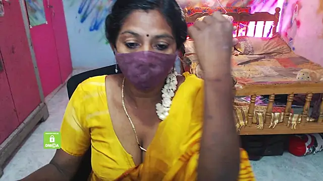 Snapshot of Novapol chatting on 11/13/25, 06:07 Novapol online show from 11/13/25, 06:07