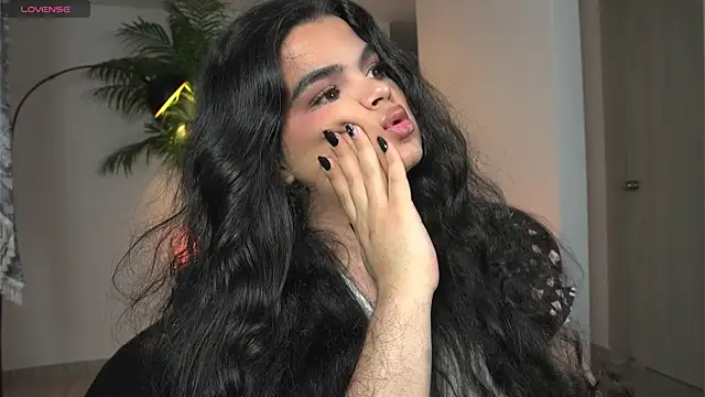 Snapshot of artechloe chatting on 05/03/26, 12:27 artechloe online show from 05/03/26, 12:27