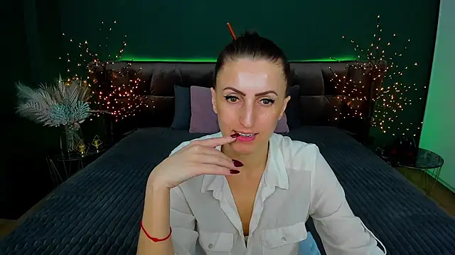 Rebecca Diamond online show from 02/17/25, 03:42