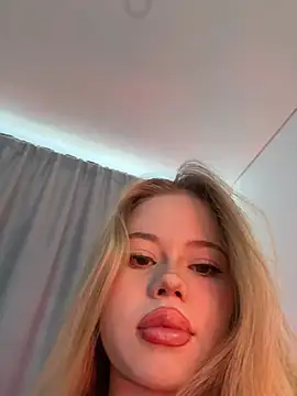 curchez  online show from 02/23/25, 07:17