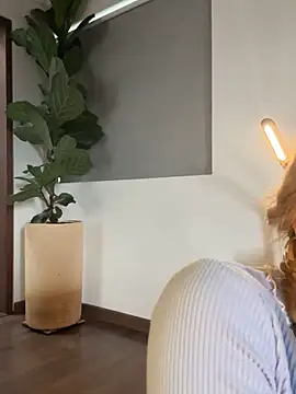 curchez  online show from 04/13/26, 08:47