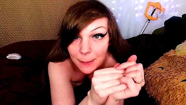 GamerGirlRoxyAndLee online show from 01/04/25, 10:13