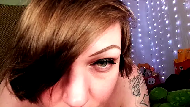 GamerGirlRoxyAndLee online show from 03/02/25, 04:07