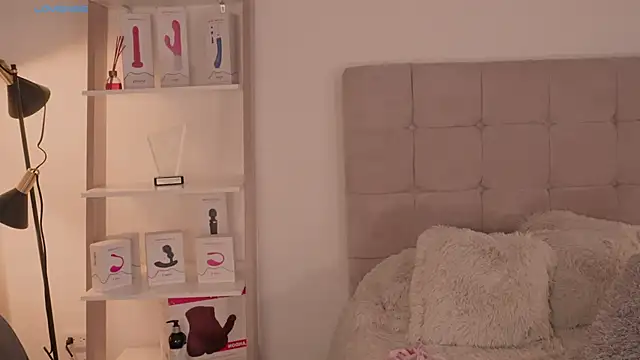 AbellaCroft online show from 12/17/24, 06:31