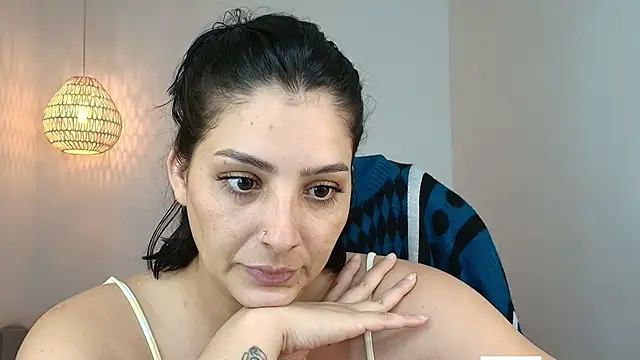 Snapshot of YummyAnna_ chatting on 05/13/26, 08:06 YummyAnna online show from 05/13/26, 08:06