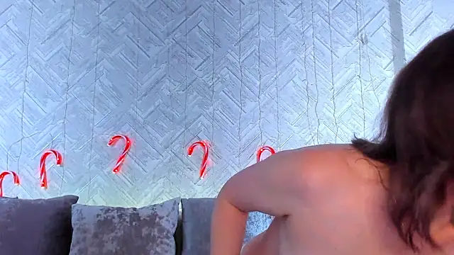 Snapshot of EvaBarsa_ chatting on 12/18/24, 03:15 EvaBarsa  online show from 12/18/24, 03:15