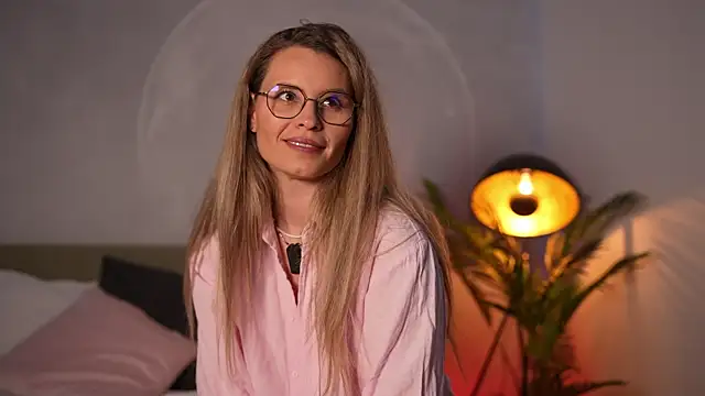 BrandyWhite online show from 04/21/26, 07:03