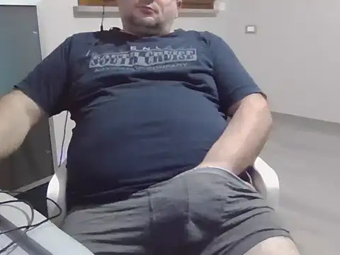 Snapshot of iron_boy80 chatting on 12/11/24, 10:38 iron boy80 online show from 12/11/24, 10:38