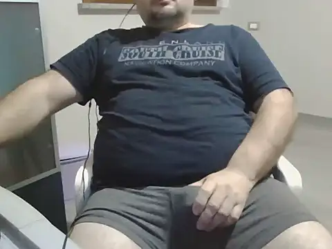 Snapshot of iron_boy80 chatting on 12/14/24, 10:28 iron boy80 online show from 12/14/24, 10:28