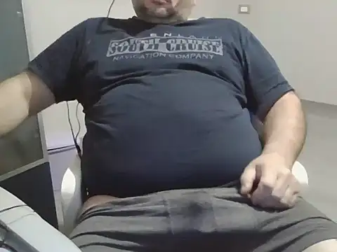 Snapshot of iron_boy80 chatting on 12/15/24, 09:45 iron boy80 online show from 12/15/24, 09:45