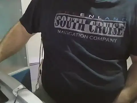 Snapshot of iron_boy80 chatting on 12/16/24, 04:49 iron boy80 online show from 12/16/24, 04:49