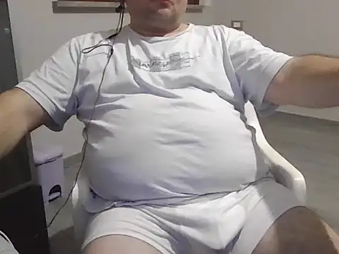 Snapshot of iron_boy80 chatting on 01/25/25, 06:02 iron boy80 online show from 01/25/25, 06:02