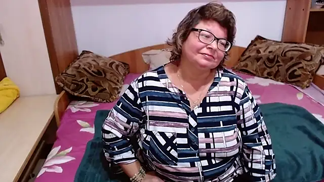 Snapshot of SweetMommaX chatting on 10/16/25, 01:56 SweetMommaX online show from 10/16/25, 01:56