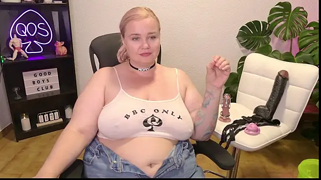Snapshot of MargotGrey chatting on 06/17/26, 04:19 MargotGrey online show from 06/17/26, 04:19